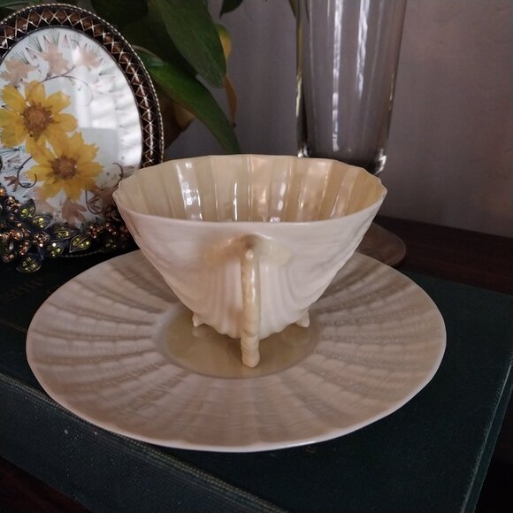 Vintage Belleek Neptune Shell Tea Cup and Saucer Set - Picture 5 of 10